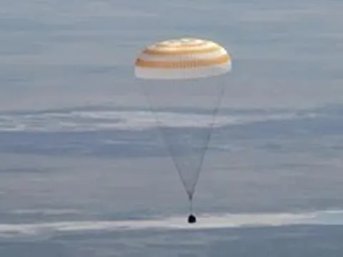 Phi hành gia Mỹ, Nga cùng trở về Trái đất sau 8 tháng trên ISS