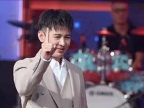 Ca sĩ Hoàng Hải: Từ cú sốc bung nút áo trên sân khấu đến Bố Gấu vạn người mê