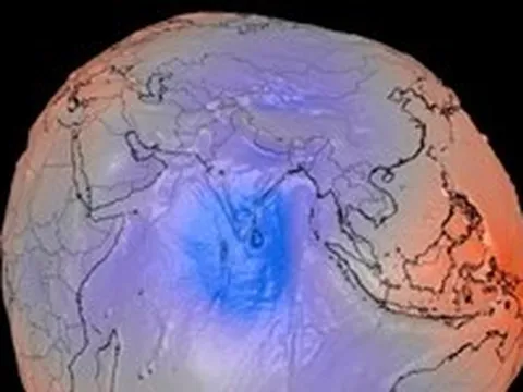 Trái đất thật sự méo như 'củ khoai'? NASA giải mã hình ảnh gây sốt trên mạng