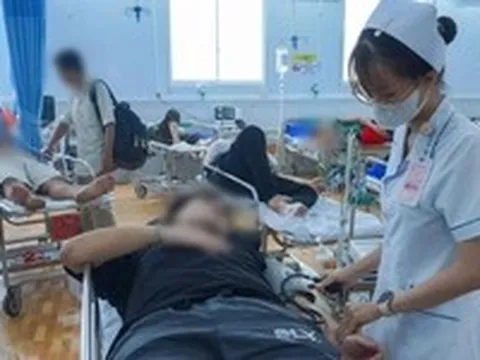Vụ ngộ độc thực phẩm sau khi ăn bánh mì Hồng Ngọc: Khen thưởng đột xuất y bác sĩ Bệnh viện Quân y 120