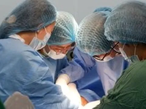 Chạy đua cứu sản phụ bị nhau cài răng lược, nguy cơ sốc mất máu