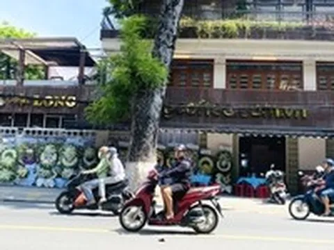 Cà phê Long, ghế đẩu và hương cà phê thơm một góc phố Đà Nẵng