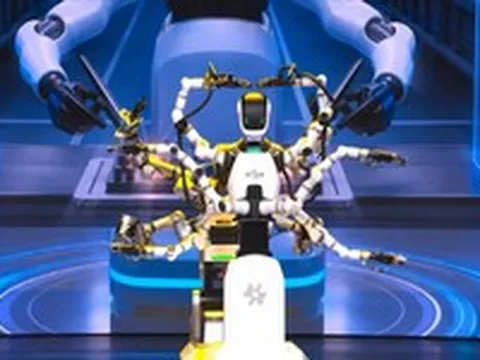 Trung Quốc trình làng robot sửa điện trên cao và robot sáu tay đa nhiệm