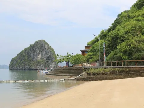 Vì sao bãi biển kín tiếng 'đẹp nhất thế giới' ở Việt Nam vẫn đóng cửa?