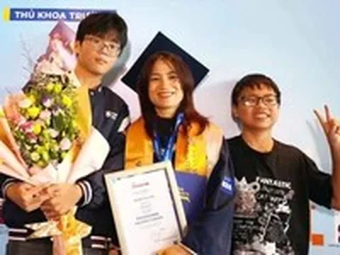Bà mẹ U40 vừa điều hành trung tâm thời trang vừa học đại học, tốt nghiệp thủ khoa