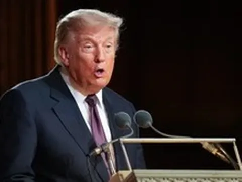 Ông Trump lại tuyên bố sẽ đánh Iran 'tả tơi'