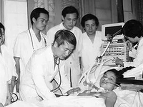 Cây đại thụ ngành hồi sức cấp cứu Vũ Văn Đính - vị bác sĩ 'nuôi rắn cứu người' qua đời
