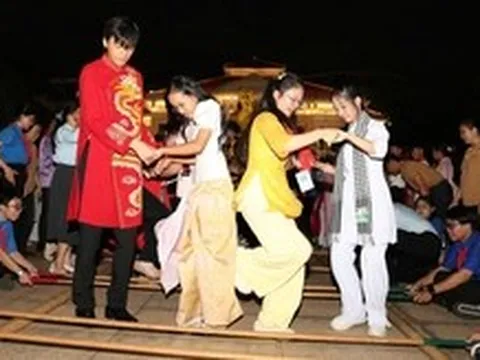 Nhịp cầu văn hóa của thiếu nhi Việt Nam - Lào - Campuchia