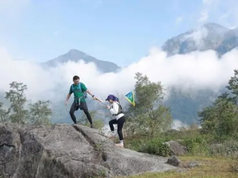 Khám phá con đường đá cổ Pavi để được bước chân trên mây