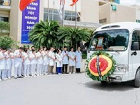 Xúc động hình ảnh hàng trăm y bác sĩ, học trò tiễn biệt cây đại thụ ngành hồi sức cấp cứu Vũ Văn Đính