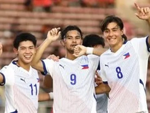 Thi đấu 10 người, Lào gục ngã trước Philippines