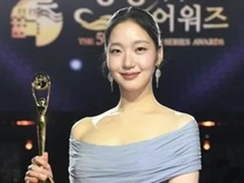 Kim Go Eun thắng giải cao nhất Rồng Xanh 2026