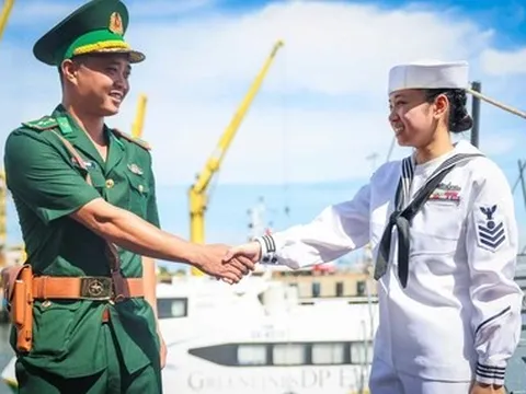 Những gương mặt, giọng nói Việt trên tàu sân bay Mỹ  USS George Washington