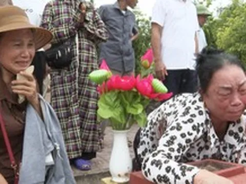 56 năm đi tìm cha và tia hy vọng từ tấm nhôm khắc tên 'Đinh Xuân Tình' trong mộ liệt sĩ