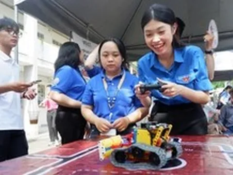 Hàng ngàn bạn trẻ hào hứng trải nghiệm Ngày hội 'Chuyển đổi số - Chuyển động xanh'