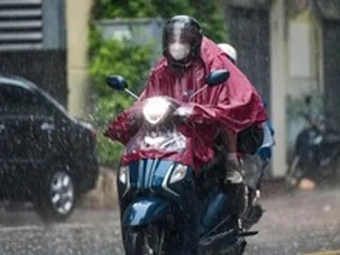 Thời tiết hôm nay 2-8: Cả nước có mưa, trên biển dông gió, đề phòng lốc xoáy