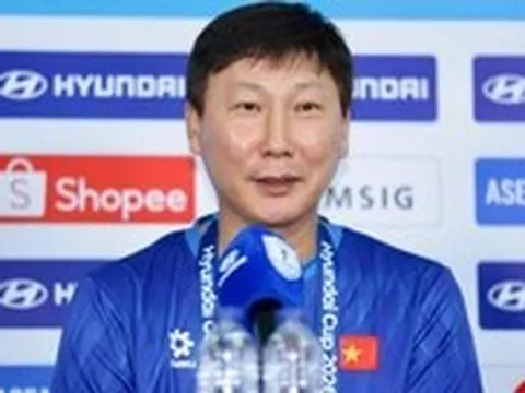 HLV Kim Sang Sik: 'Đình Bắc vượt qua áp lực và thi đấu rất tốt'