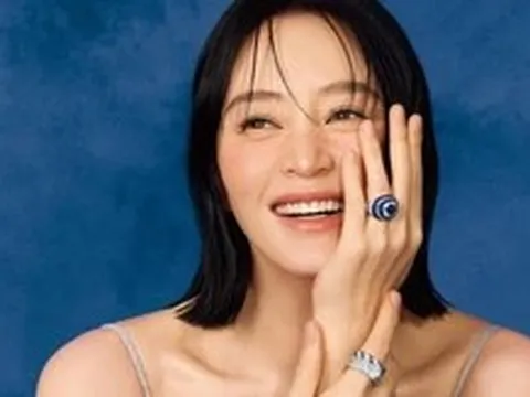 Gu mặc 'hack tuổi' của U60 Kim Hye Soo