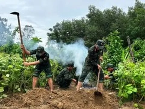Dân báo vị trí mộ tập thể dài 15 mét, bộ đội khai quật tìm thấy 3 hài cốt nghi liệt sĩ đặc công