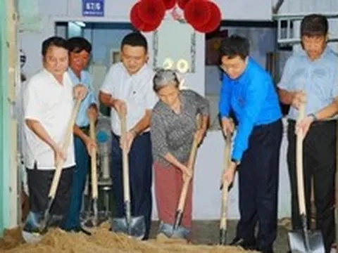 Sửa chữa mái ấm tình nghĩa cho cựu chiến binh giữa mùa hè tình nguyện