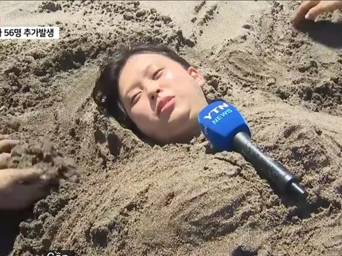 Đang đắp cát ở Jeju, du khách bất ngờ lên sóng truyền hình Hàn Quốc
