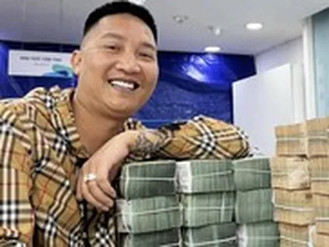 Huấn Hoa Hồng, từ 'giang hồ mạng' đến cuộc khám xét của Bộ Công an