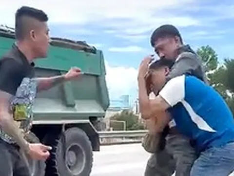 Clip tài xế xe Kim Liên bị đánh đang 'nóng' mạng xã hội: Công an vào cuộc