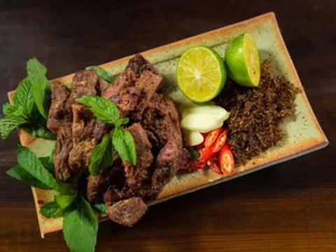 Thịt bò để kiến bu kín, đốt càng nhiều ăn càng ngon là đặc sản ở đâu Việt Nam?