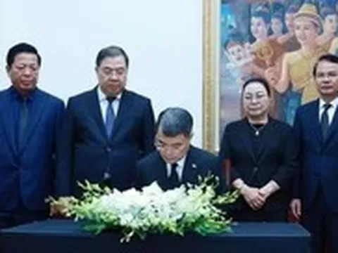 Lãnh đạo Đảng, Nhà nước viếng Chủ tịch Quốc hội Lào Xaysomphone Phomvihane