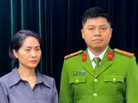 Sáng nay tòa xét xử nữ giám đốc tổ chức show Về đây bốn cánh chim trời