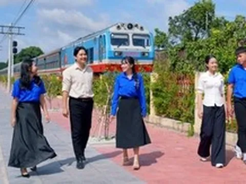 Đường tàu - đường hoa, điểm nhấn xanh của tuổi trẻ Dĩ An