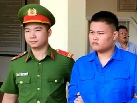 Cự cãi sau trận đá gà, nam thanh niên mang bom xăng tìm đối thủ để tấn công