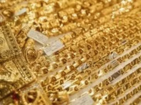 Giá vàng trong nước gần san bằng khoảng cách với giá vàng thế giới