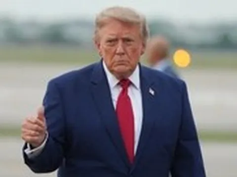 Trung Đông tối 13-8: Truyền thông Iran chế giễu ông Trump vụ đổi máy bay