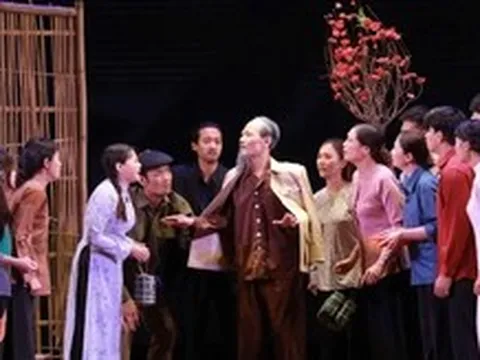 ‘Bác Hồ một tình yêu bao la’ đến Lào và Thái Lan