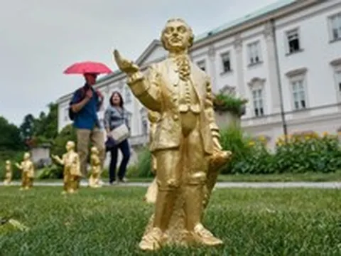 Hàng trăm bức tượng Mozart ở Áo bất ngờ 'bốc hơi'