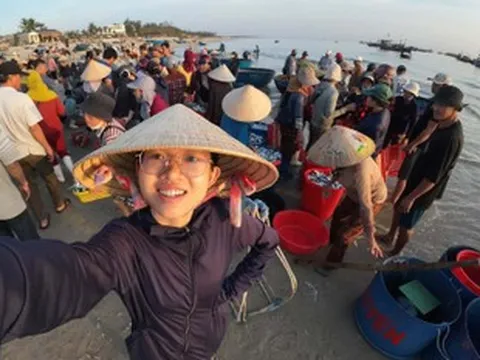 Rời phố về quê, cô gái 23 tuổi tiết lộ những điều bất ngờ về làng chài Đà Nẵng