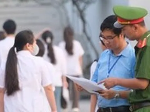 Sáng nay hơn 300 thí sinh chuyên Tuyên Quang dự thi môn văn kỳ thi tốt nghiệp lần 2