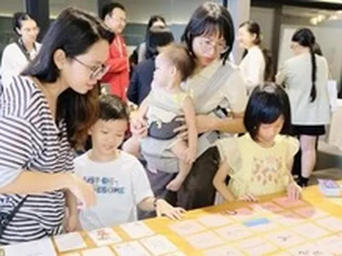 Chơi game đấu Kiều, xem đồ án văn hóa tại triển lãm ‘Từ tiếng Việt đến chữ Nôm’