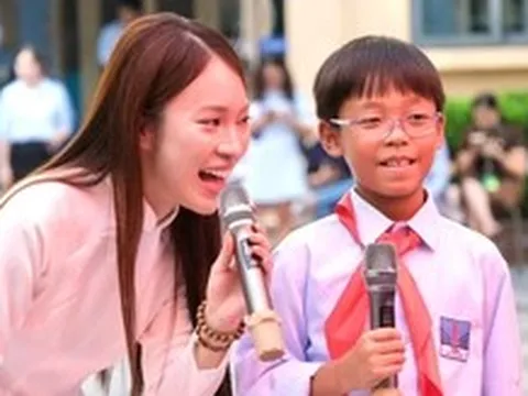 Học sinh không muốn bị cấm điện thoại, nhà trường quản thế nào?