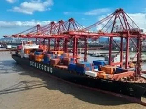 Trung Quốc mở tuyến hàng hải Bắc Cực, tìm đường tránh Hormuz và Suez
