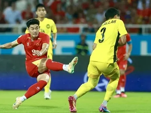 Việt Nam - Malaysia (hiệp 1) 0-0: Đình Bắc bị thủ môn Azri từ chối bàn thắng