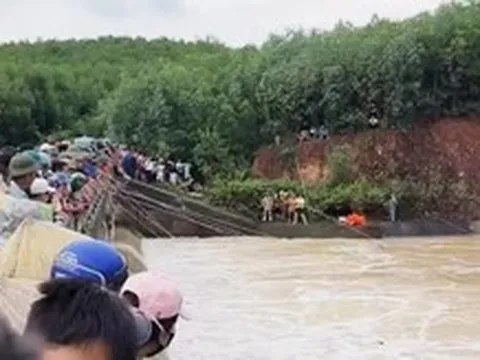Chính quyền xã huy động dân tìm người đàn ông đi bắt cá bị nước cuốn