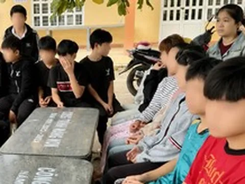 Con không đậu lớp 10 công lập, phụ huynh bật khóc vì nguy cơ con nghỉ học