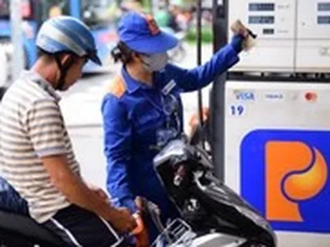 Đồng loạt tăng giá xăng dầu, dầu diesel thêm hơn 1.300 đồng/lít