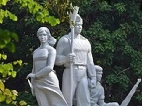 Hà Nội thông tin về việc di chuyển tượng đài 'Quyết tử để Tổ quốc quyết sinh’