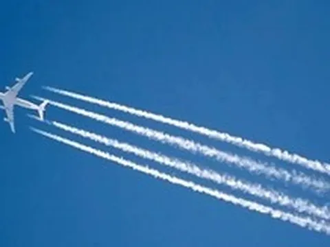 AI sẽ điều khiển đường bay để máy bay tránh ‘vệt trắng’ gây nóng Trái đất?