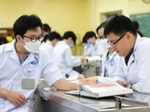 Người phụ nữ mỗi năm đến Tuổi Trẻ 'đóng' 100 triệu Tiếp sức đến trường nhưng luôn 'giấu tên'