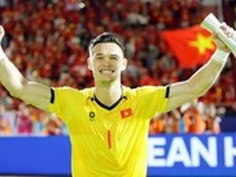 Cản phá xuất thần, Lê Giang Patrik được bầu xuất sắc nhất trận thắng Thái Lan