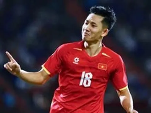 Hai Long tặng bàn thắng cho cố HLV Phan Thanh Hùng